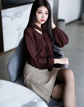 秀人网 No.9868 初梦瑶 黑丝美腿