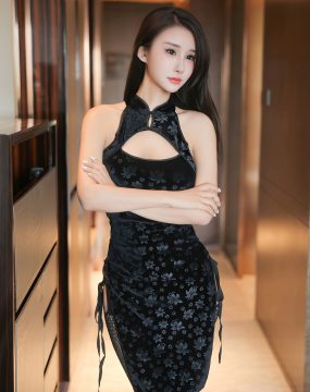 秀人网 No.9990 艺艺yiyi 黑丝美腿